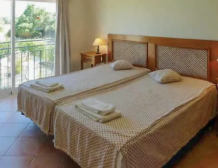 Villa Sleeps 8 Air Con Wifi *