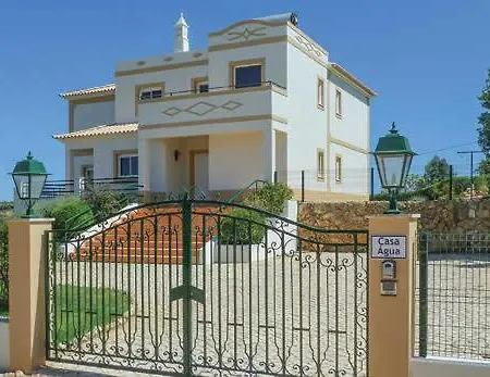 Sleeps 8 Air Con Wifi Villa