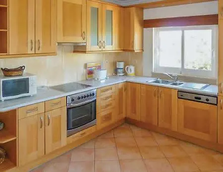 Sleeps 8 Air Con Wifi Villa
